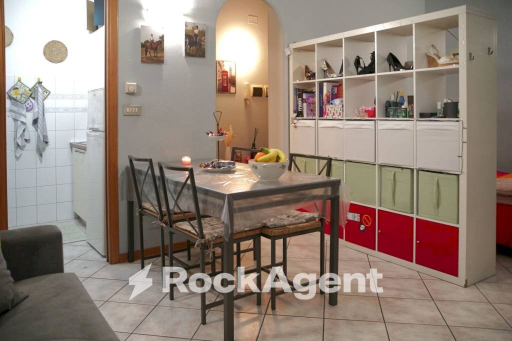 Salone - One-room apartment corso Principe Oddone, 50, Torino (neighborhood Aurora) - photo 2