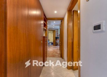 Corridoio - Four-room apartment corso Vittorio Emanuele, Napoli (neighborhood Chiaia) - photo 10