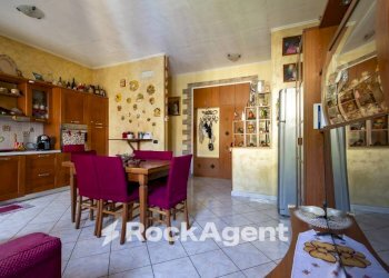 Cucina - Appartamento via Antonio Masciari, 7, Catanzaro - foto 2