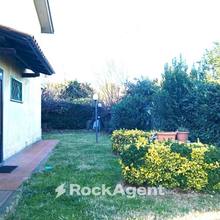 Giardino - Villa via Tommaso Albinoni, 30, Cerveteri - foto 1