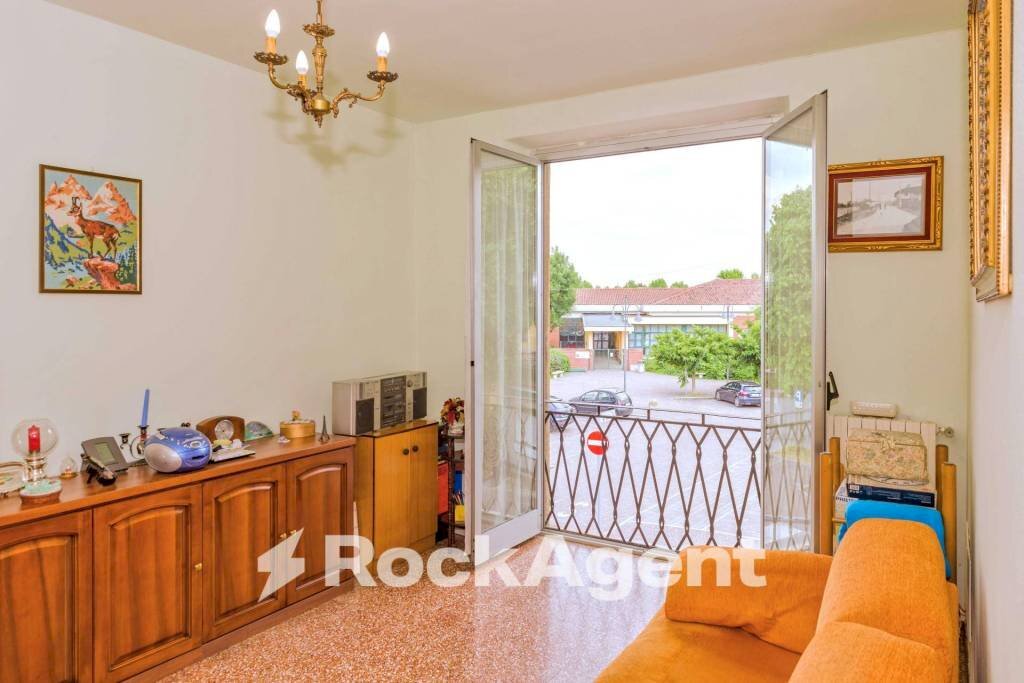 Salone - Three-room apartment via Libertà, 21, Cusago - photo 2