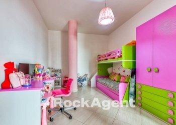 Camera da letto - Four-room apartment via Pino Amato, 16, Casoria - photo 13