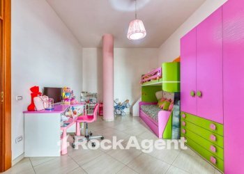 Camera da letto - Four-room apartment via Pino Amato, 16, Casoria - photo 14