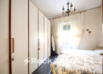 Camera da letto - Appartamento corso Luigi Andrea Martinetti, 113, Genova (zona Sampierdarena) - foto 13