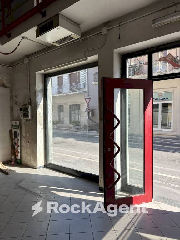 Interno non residenziale - Negozio via Adriatica, Francavilla al Mare - foto 2