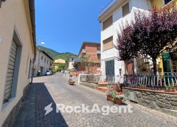 Zona - Quadrilocale via Risorgimento, 127, San Marcello Piteglio - foto 1