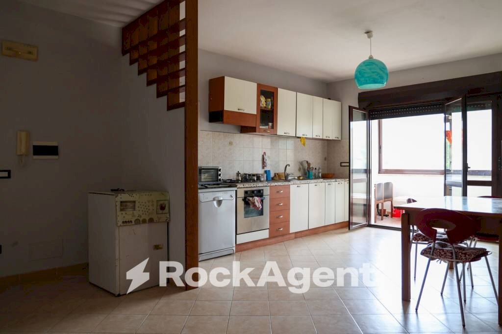 Cucina - Four-room apartment via Martiri di Nassirya, San Floro - photo 1