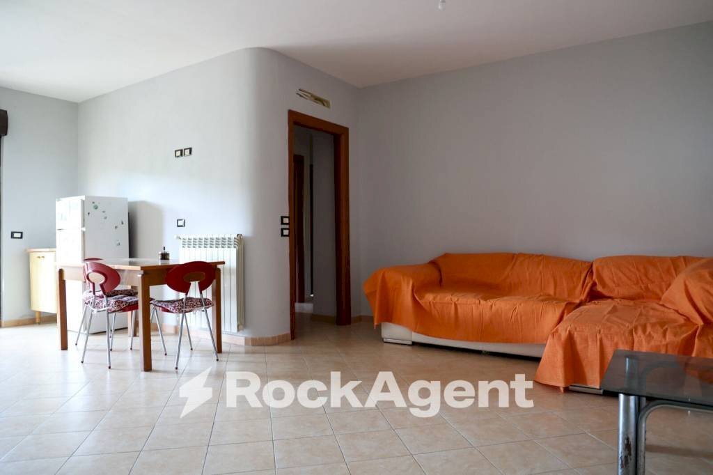 Salone - Four-room apartment via Martiri di Nassirya, San Floro - photo 3