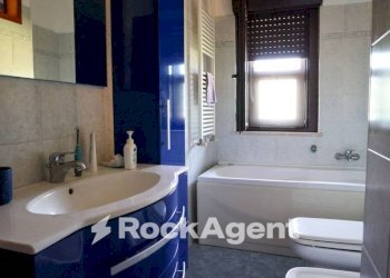 Bagno - Four-room apartment via Martiri di Nassirya, San Floro - photo 15