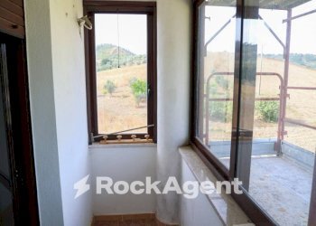 Balcone - Four-room apartment via Martiri di Nassirya, San Floro - photo 17
