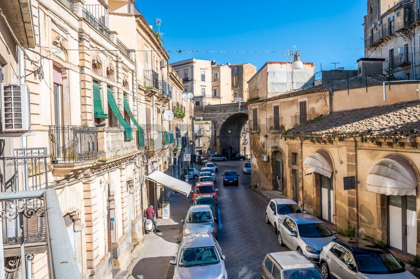 Edificio all\'aperto - Semi-detached house VIA PORTA DEL VENTO
 
30, Caltagirone - photo 2