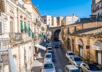 Edificio all\'aperto - Semi-detached house VIA PORTA DEL VENTO
30, Caltagirone - photo 2