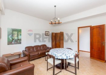 Sala da pranzo - Quadrilocale Via Canale Torto
 
217, Acireale - foto 5