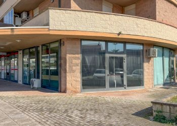 Edificio all\'aperto - Commercial Premises via monte cavallo
6/A, Viareggio - photo 1