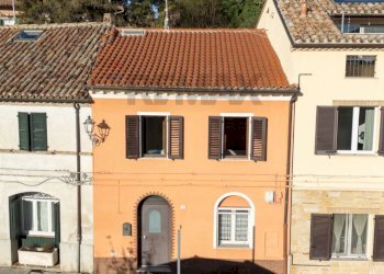 Edificio all\'aperto - Independent house via Enrico Iacomini
 
37, Camerano - photo 2