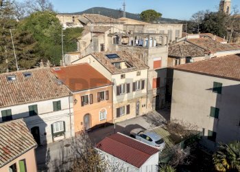 Edificio all\'aperto - Independent house via Enrico Iacomini
 
37, Camerano - photo 4