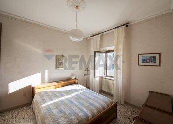 Camera / camera da letto - Independent house via Enrico Iacomini
 
37, Camerano - photo 38