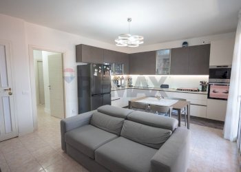 Sala da pranzo - Quadrilocale Via San Gregorio
 
61, Aci Castello - foto 9