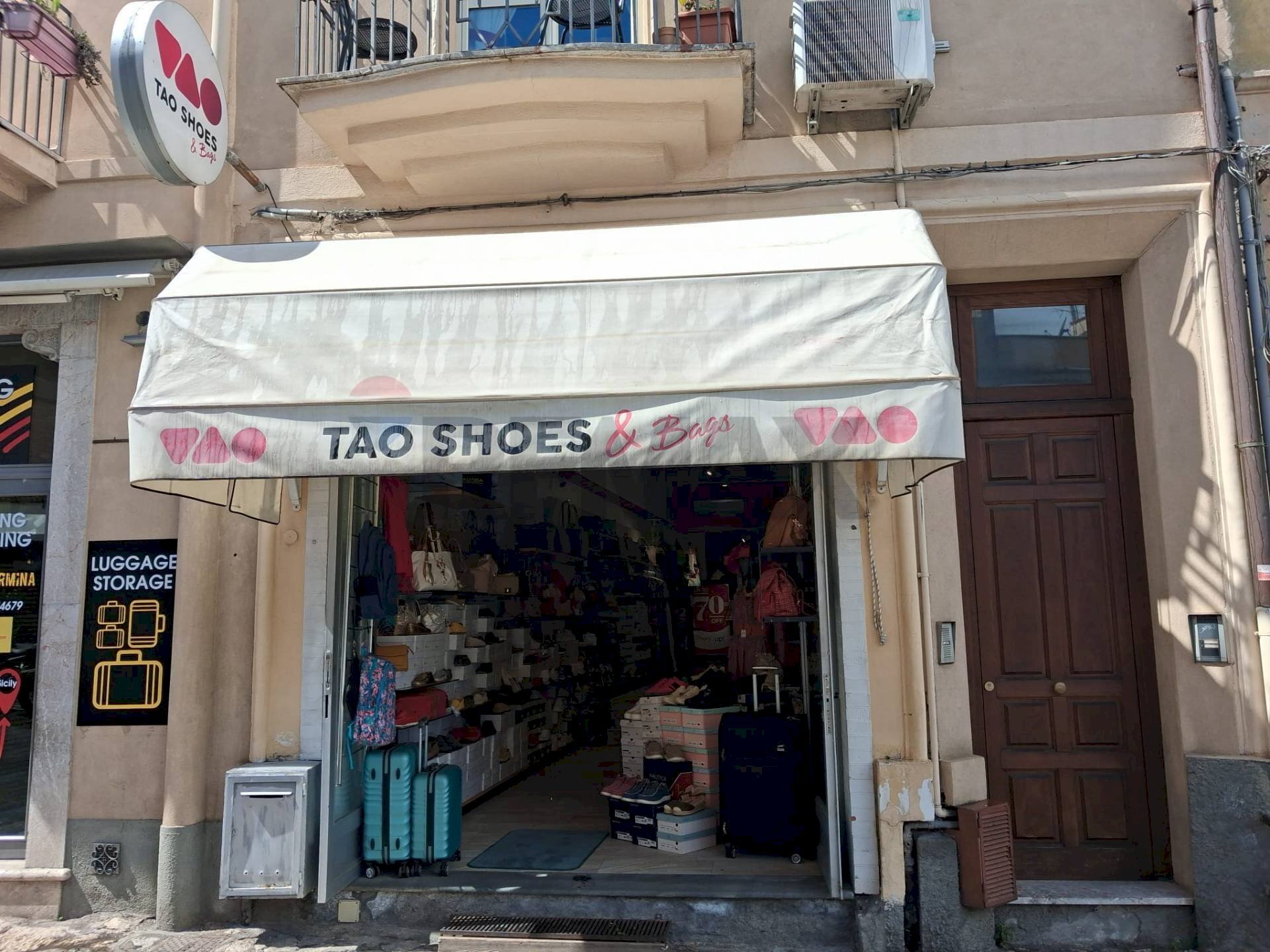 Edificio all\'aperto - Attività Commerciale Viale San Pancrazio
18, Taormina - foto 2