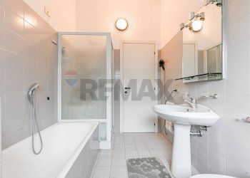 Bagno - Laboratorio Via Ungaretti
 
7, Cernusco sul Naviglio - foto 14