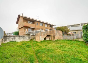 Giardino - Semi-detached house via salvo d'acquisto
 
4/B, Fagnano Olona - photo 17