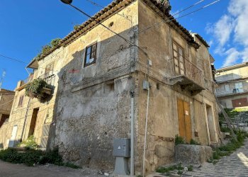 Edificio all\'aperto - Rustic via fratelli cairoli
 
31-33-35, Palma di Montechiaro - photo 2