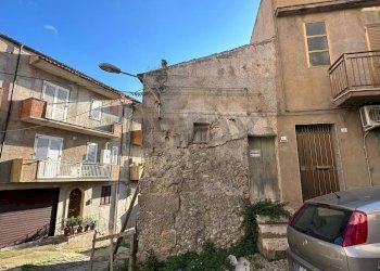Edificio all\'aperto - Rustic via fratelli cairoli
 
31-33-35, Palma di Montechiaro - photo 5