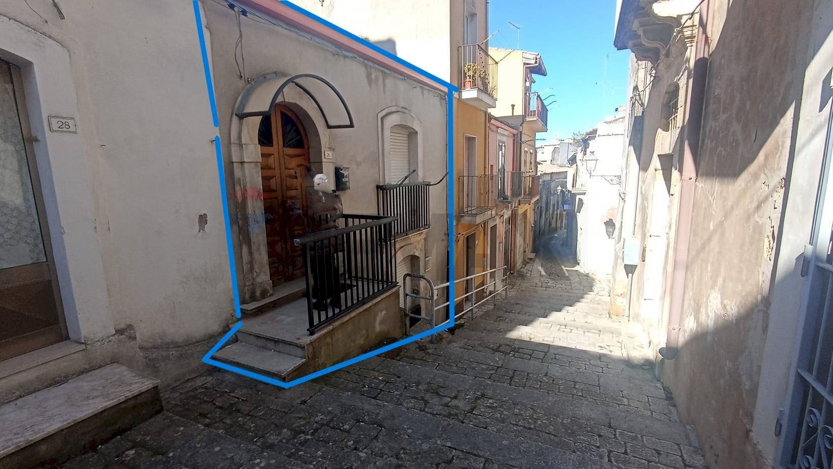 Edificio all\'aperto - Casa indipendente via  brullo
 
26, Chiaramonte Gulfi - foto 1