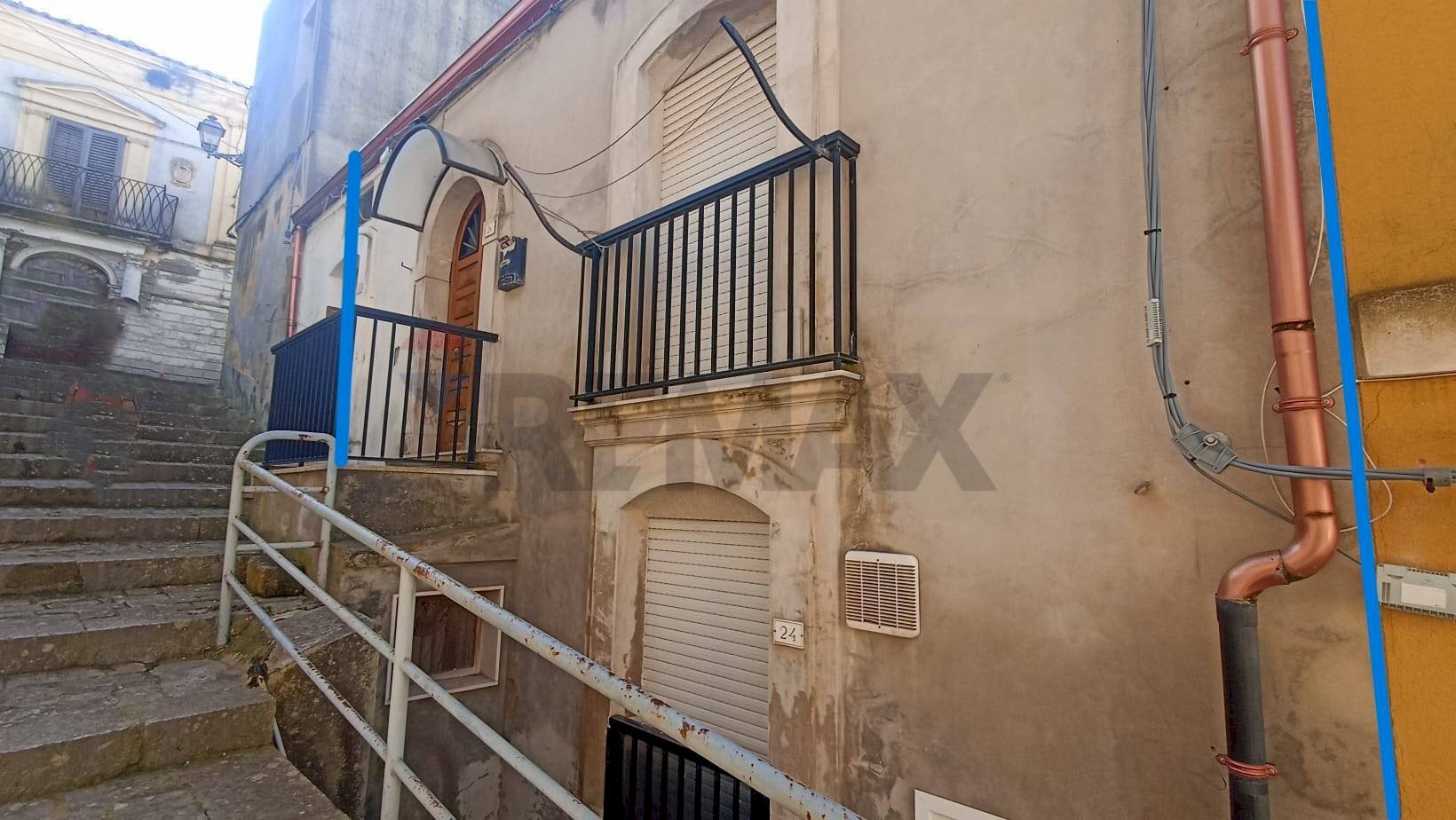 Edificio all\'aperto - Casa indipendente via  brullo
 
26, Chiaramonte Gulfi - foto 2