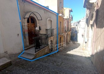 Edificio all\'aperto - Casa indipendente via  brullo
 
26, Chiaramonte Gulfi - foto 1