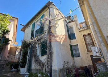 Foto 1 - Casa semi indipendente via XXI Aprile
 
19, Arnasco - foto 1