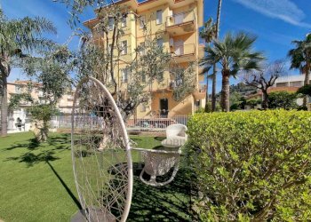 10.jpeg - Four-room apartment Via Gerolamo Rossi 15, Bordighera - photo 9