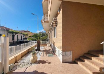 12.jpeg - Four-room apartment Via Gerolamo Rossi 15, Bordighera - photo 11