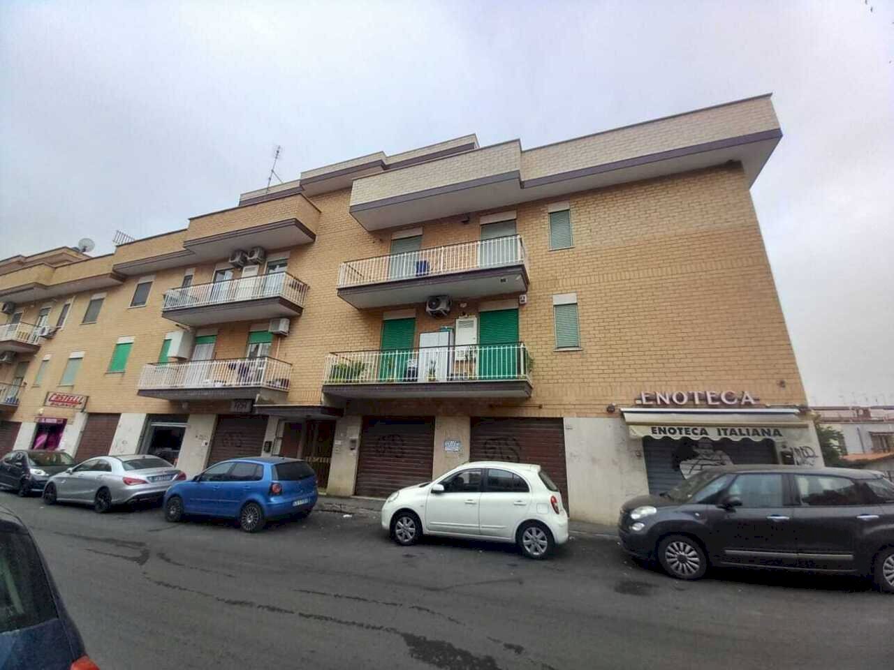 IMG-20241016-WA0008.jpg - Locale Commerciale Via Imperatore Adriano 24, Tivoli - foto 1