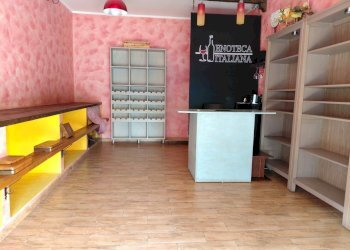 WhatsApp Image 2026-03-30 at 11.13.11 (2).jpeg - Locale Commerciale Via Imperatore Adriano 24, Tivoli - foto 8