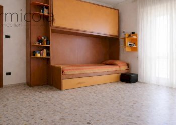 Four-room apartment Portici - photo 12