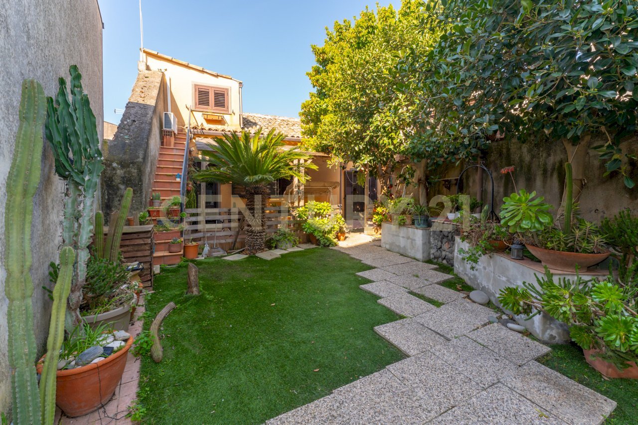 Via Etnea 419 (7).jpg - Villa Via Etnea 419, Tremestieri Etneo - foto 1