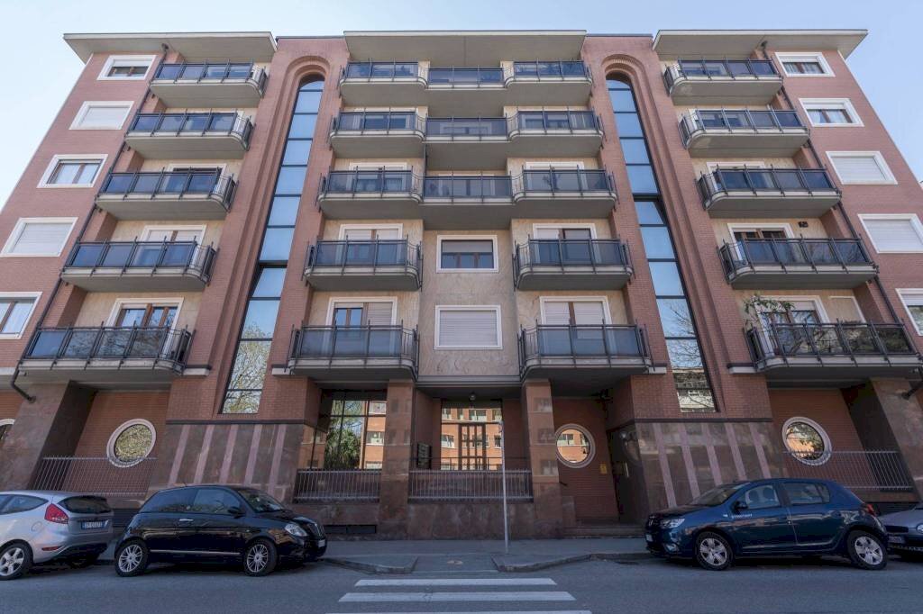 Facciata - Three-room apartment via Tofane, 27, Torino (neighborhood Pozzo Strada) - photo 1