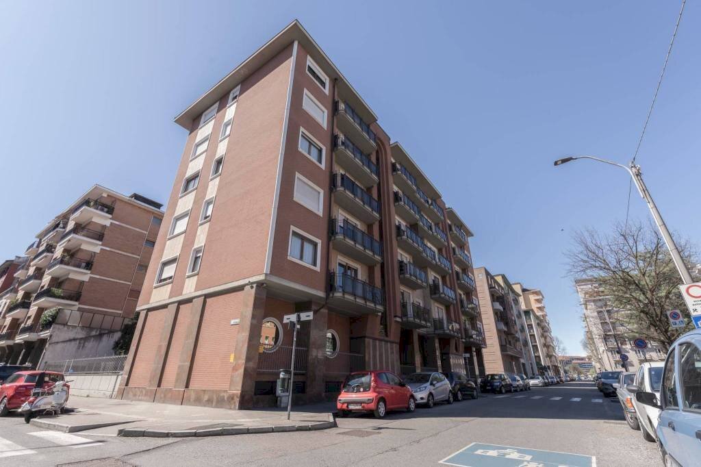 Facciata - Three-room apartment via Tofane, 27, Torino (neighborhood Pozzo Strada) - photo 2