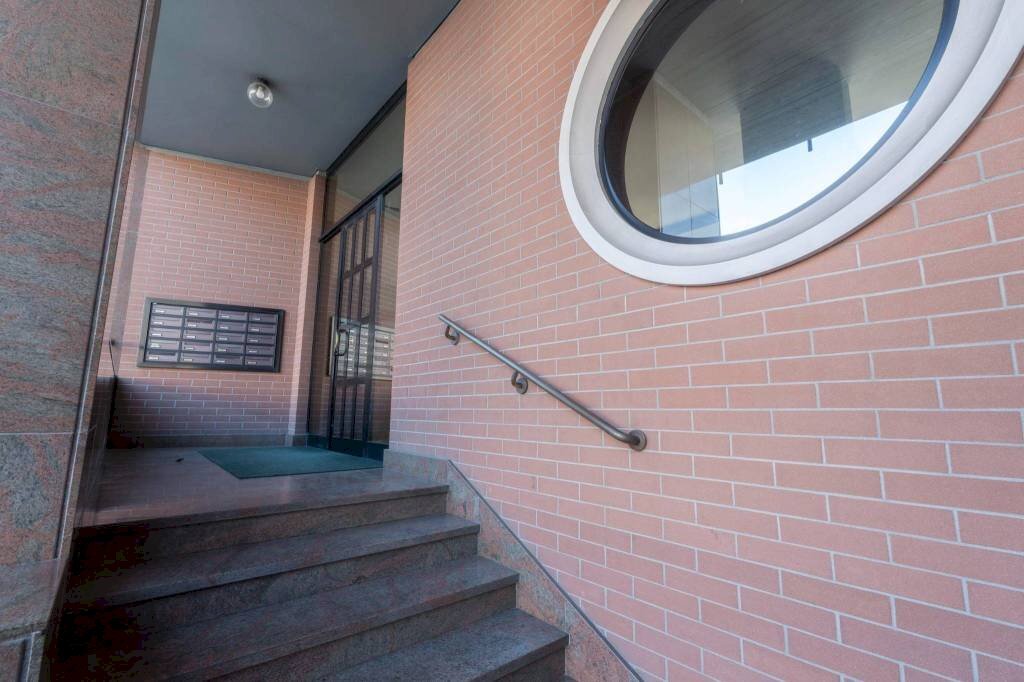 Interno palazzo - Three-room apartment via Tofane, 27, Torino (neighborhood Pozzo Strada) - photo 3