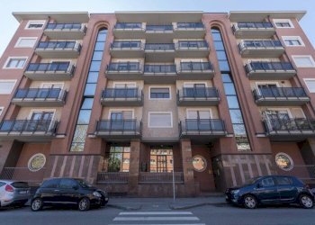Facciata - Trilocale via Tofane, 27, Torino (zona Pozzo Strada) - foto 1