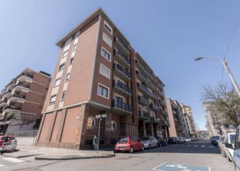 Facciata - Trilocale via Tofane, 27, Torino (zona Pozzo Strada) - foto 2