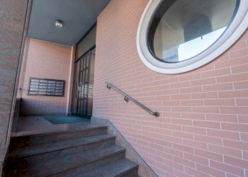 Interno palazzo - Three-room apartment via Tofane, 27, Torino (neighborhood Pozzo Strada) - photo 3