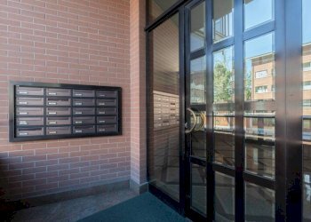 Interno palazzo - Three-room apartment via Tofane, 27, Torino (neighborhood Pozzo Strada) - photo 4