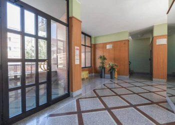 Interno palazzo - Three-room apartment via Tofane, 27, Torino (neighborhood Pozzo Strada) - photo 5