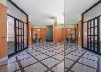 Interno palazzo - Three-room apartment via Tofane, 27, Torino (neighborhood Pozzo Strada) - photo 7