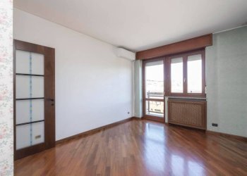 Camera da letto - Three-room apartment via Tofane, 27, Torino (neighborhood Pozzo Strada) - photo 8