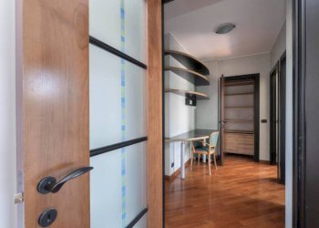 Disimpegno - Three-room apartment via Tofane, 27, Torino (neighborhood Pozzo Strada) - photo 13