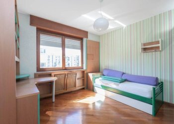 Camera da letto - Three-room apartment via Tofane, 27, Torino (neighborhood Pozzo Strada) - photo 17