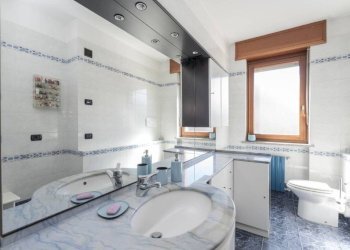 Bagno - Three-room apartment via Tofane, 27, Torino (neighborhood Pozzo Strada) - photo 21